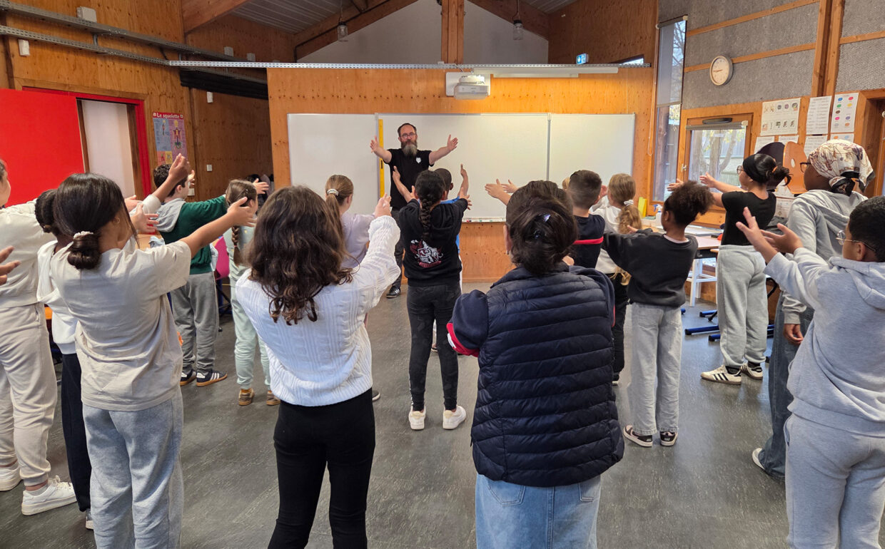 Atelier scolaire © AY-ROOP